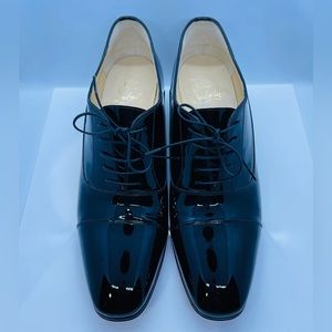 CHRISTIAN LOUBOUTIN patent leather oxfords